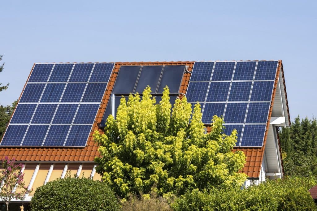 Prosumatorii îi transmit premierului Bolojan să plătească pentru energie