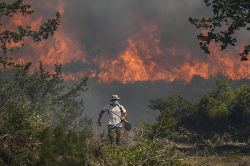 Peste 280 de persoane au fost arestate în Grecia pentru incendii