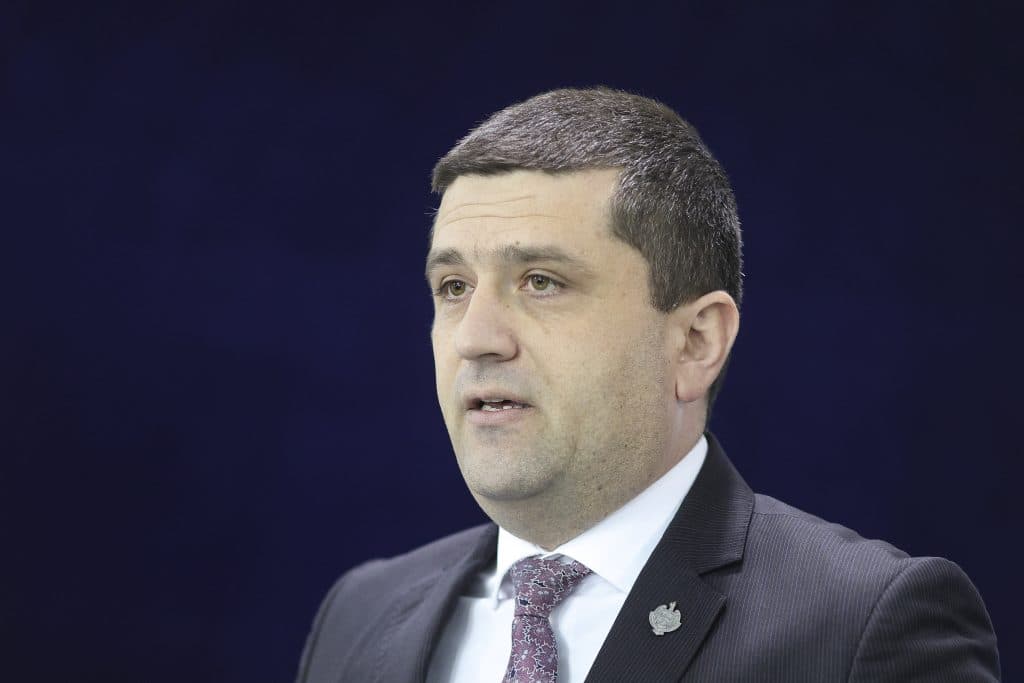 Radu Miruță îl ironizează pe Sorin Grindeanu la inaugurarea autostrăzii