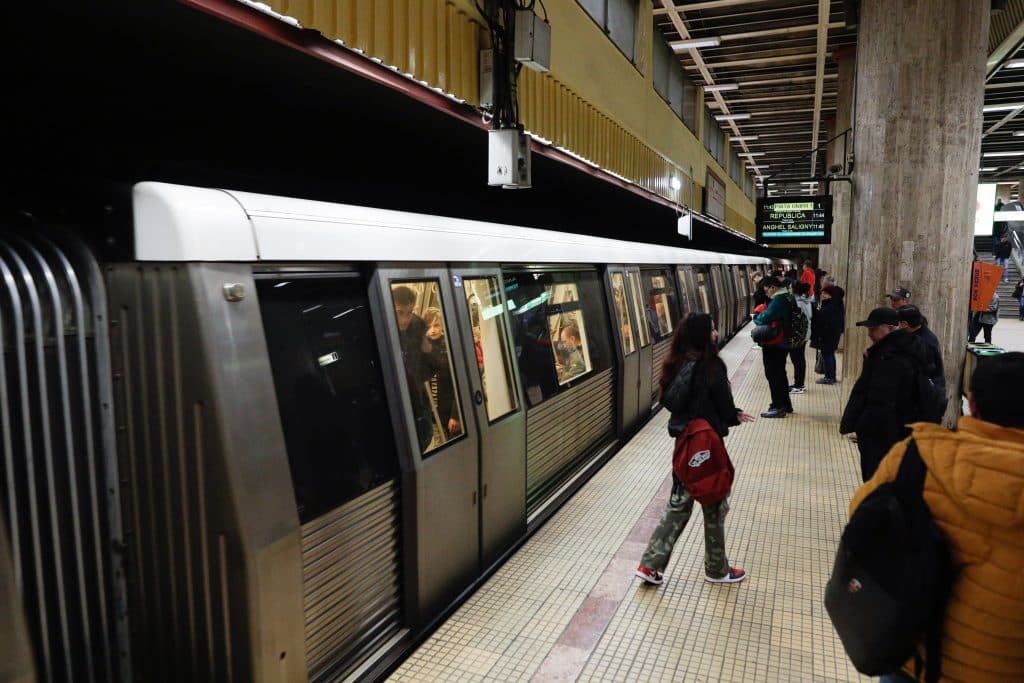 Metroul se va opri dacă ministerul transporturilor nu plăteşte