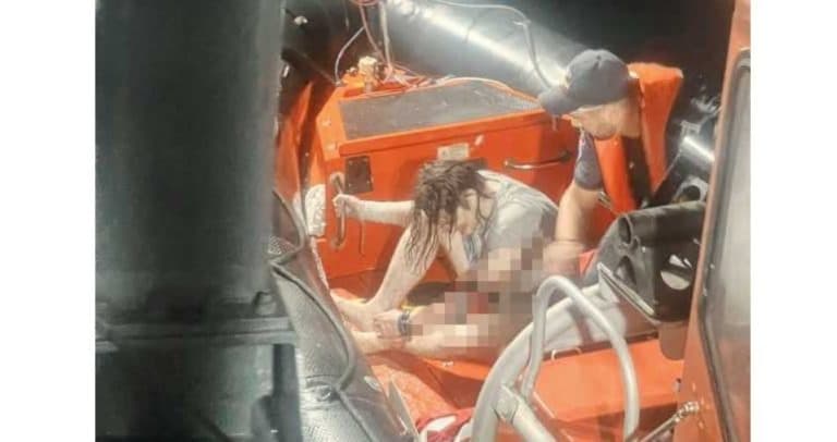 Incendiul unei nave comerciale în Marea Neagră: 12 persoane salvate