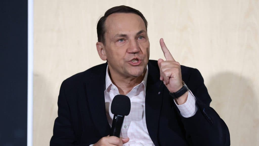Radoslaw Sikorski propune o Legiune Europeană cu soldați ucraineni