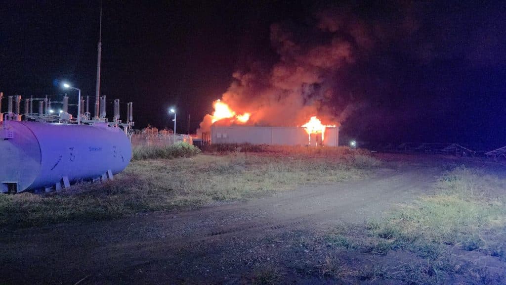 Incendiu major la o hală de stocare a energiei în Buzău