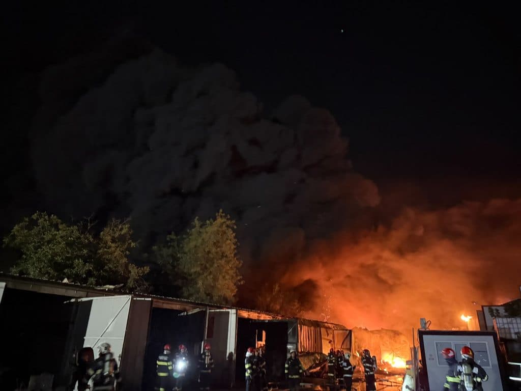Incendiul din Sectorul 1 al Capitalei a fost surprins din dronă