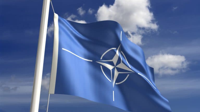 NATO intenționează să-și consolideze apărarea pe flancul estic
