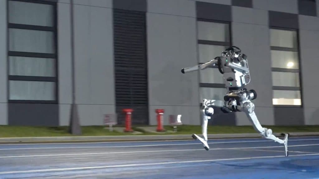 Un robot chinez a doborât recordul mondial de 100 m al lui Usain Bolt
