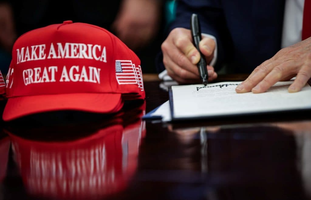 Trump reiterează încercarea de a limita cetățenia prin naștere în SUA