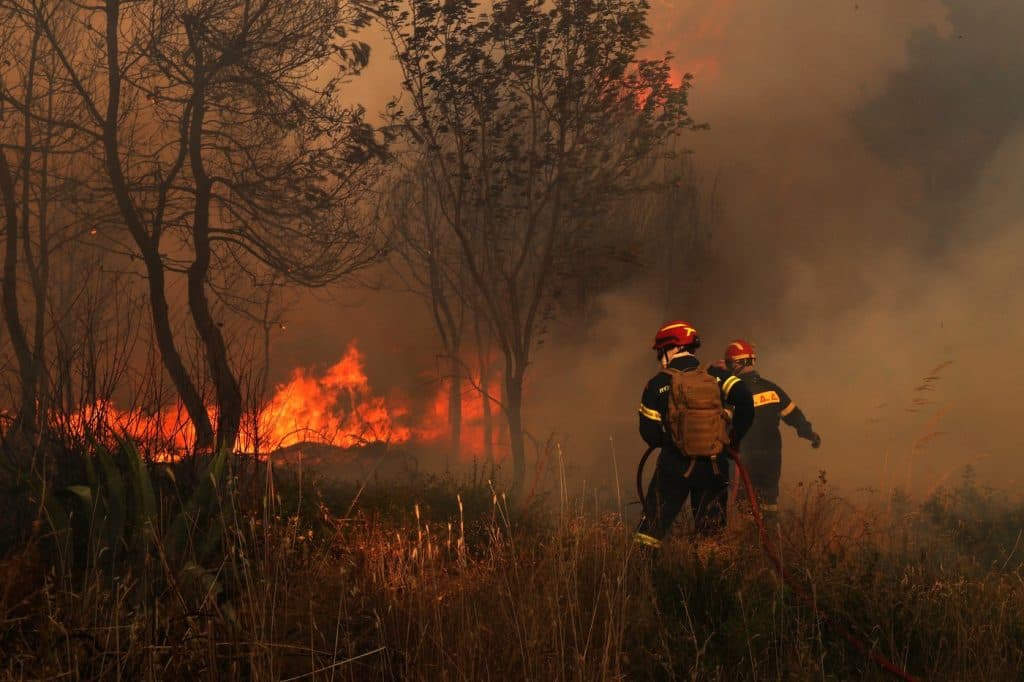 Pompierii greci progresează în lupta cu incendiile de pădure