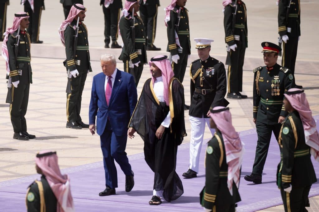 Donald Trump Impune Condiții Neobișnuite Acordului Nuclear cu Arabia Saudită