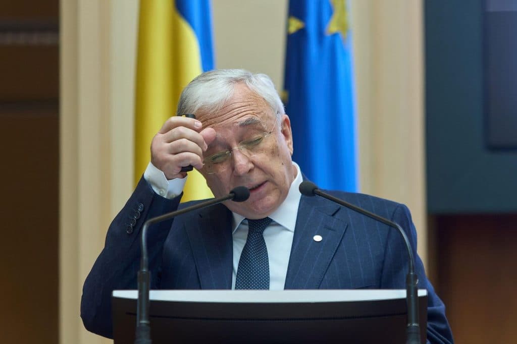 BNR Clarifică Mesajul Consilierului Isărescu, Controverse între Politicieni și Economiști