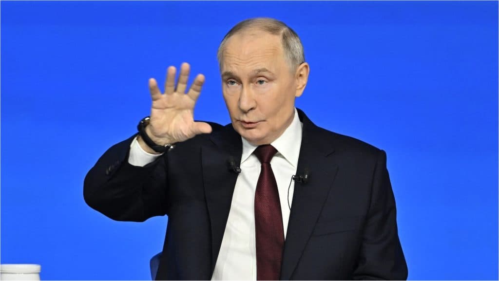 Vladimir Putin, ținta meme-urilor după comparația controversată cu vânătoarea de urși polari