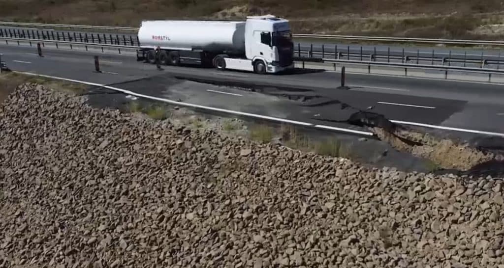 Surpare pe Autostrada A10 Sebeș-Turda: Crater uriaș afectează traficul