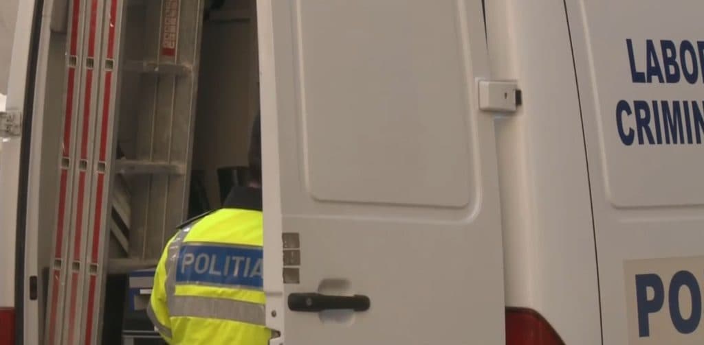 Tânără de 21 de ani găsită moartă într-o valiză pe râul Olt, iubitul ei este căutat de autorități