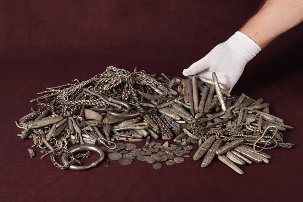 Descoperire uimitoare în Danemarca: un tezaur viking de 18,5 kilograme