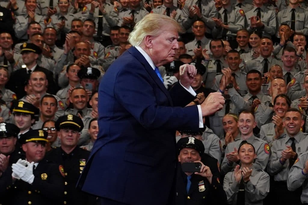 Rata de aprobat a lui Donald Trump a scăzut la cel mai jos nivel din carieră