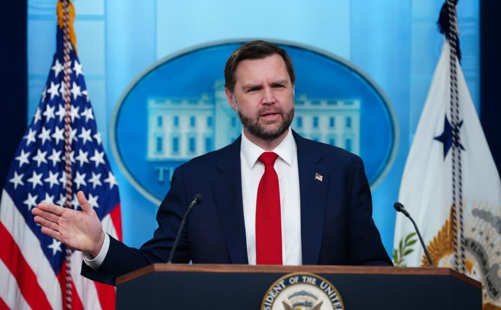 JD Vance respinge apelurile de reglementare a inteligenței artificiale