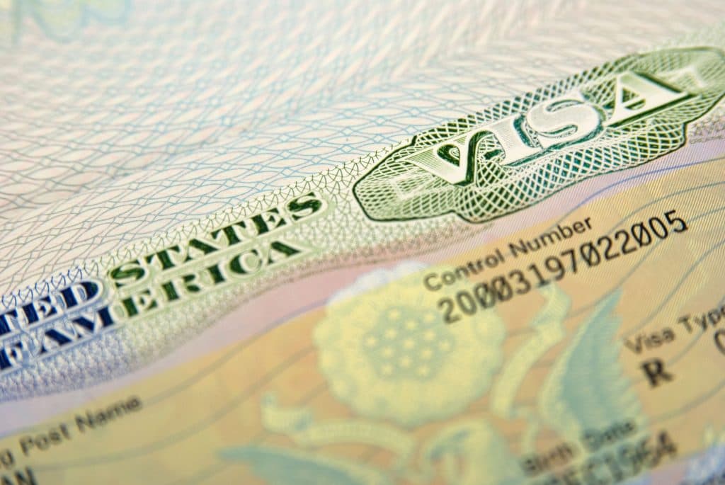 SUA reia procesarea vizelor de imigrant în două țări europene