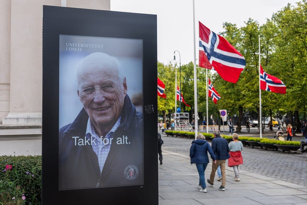 Funeraliile regelui Harald al V-lea din Norvegia încep cu un minut de reculegere