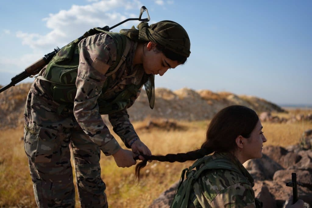 Femeile kurde își negociază locul în Siria post-război