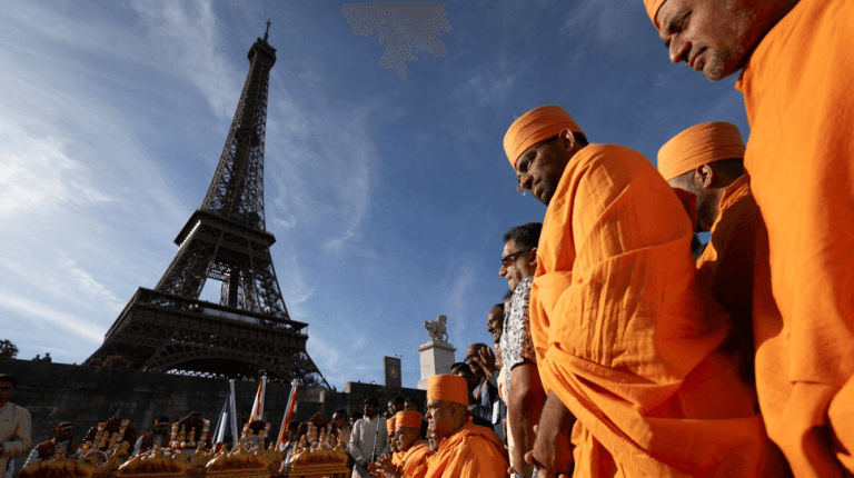 Angajatele de la Turnul Eiffel în grevă după solicitarea unui grup religios hindus