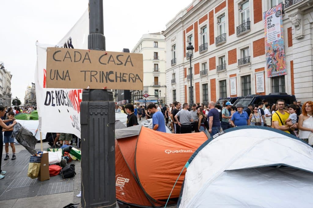 Protestele pentru protecția locuințelor cresc în Spania, după evacuarea unei femei de 87 de ani
