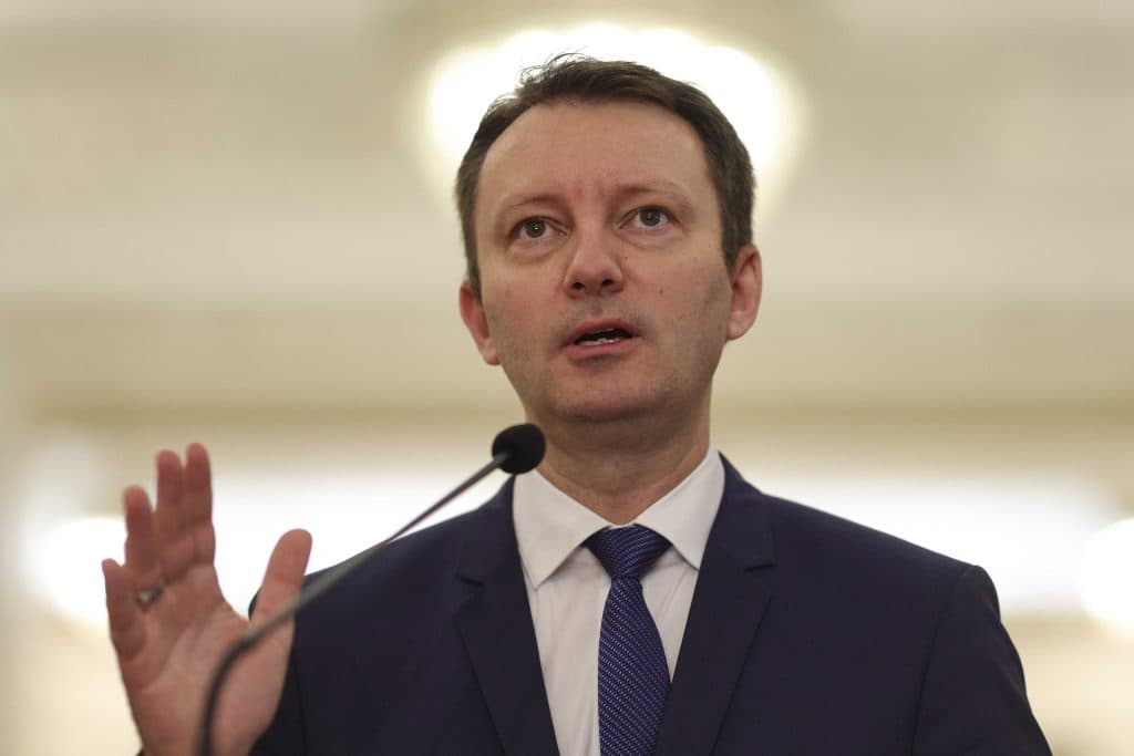 Guvernul Mureșan promite pensii mai mari și TVA redus în viitorul apropiat