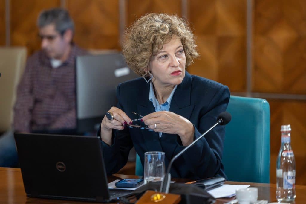 Oana Gheorghiu critică ideea constrângerii în exprimarea patriotismului