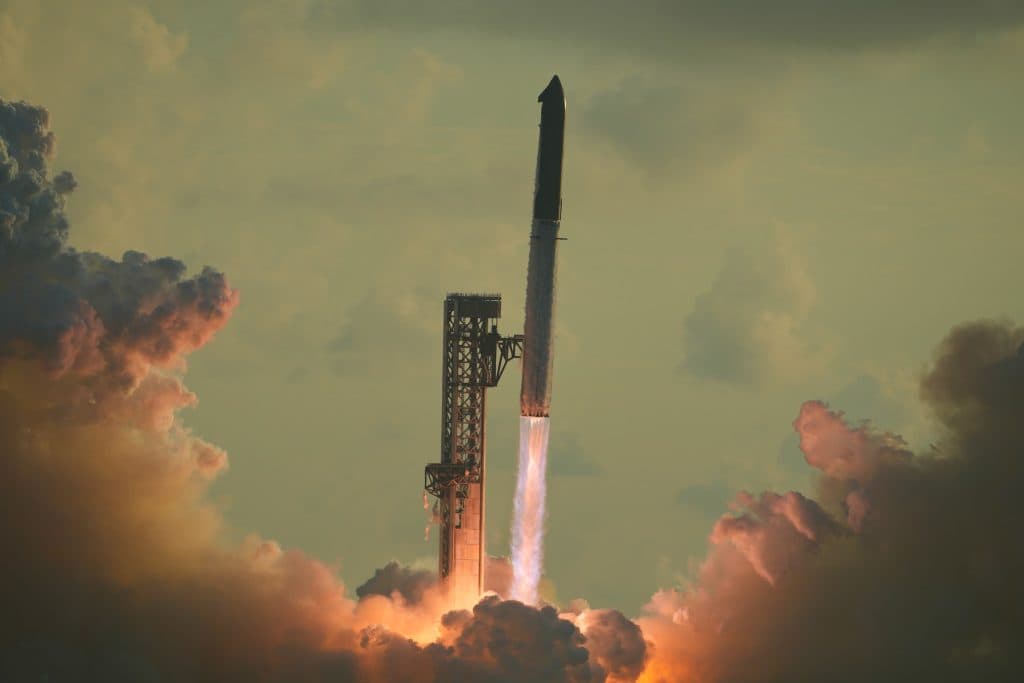 Defecțiunea unui motor Starship complică planurile NASA pentru misiuni lunare