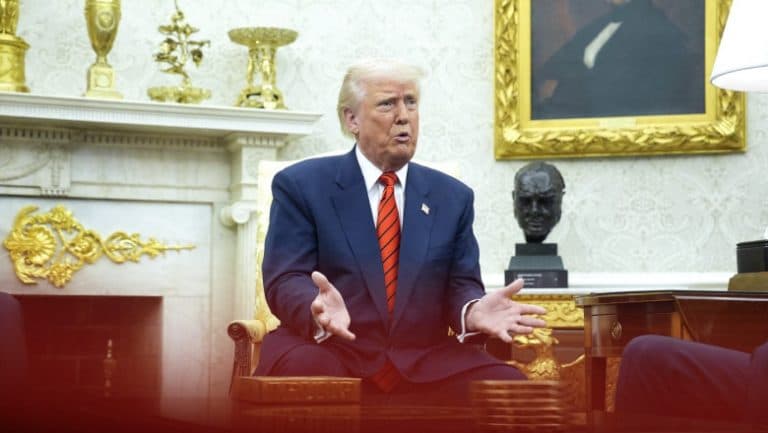 Donald Trump își prezintă realizările la Casa Albă și propune redenumirea Inteligenței Artificiale