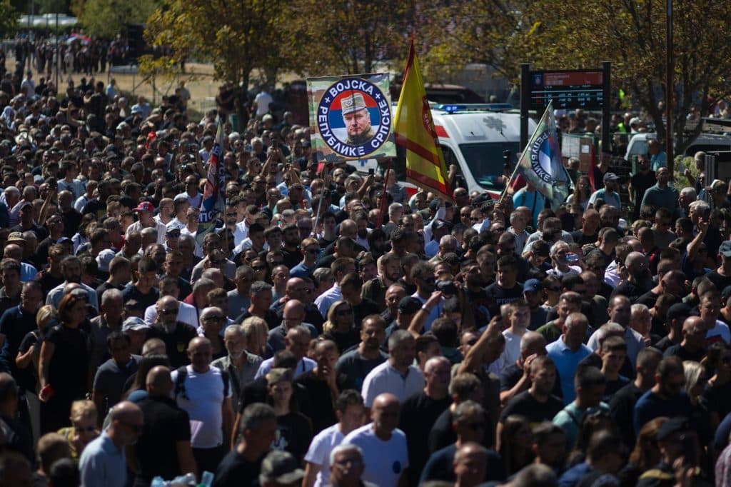 Înmormântarea lui Ratko Mladic evidențiază tensiunile din Serbia legate de aderarea la UE