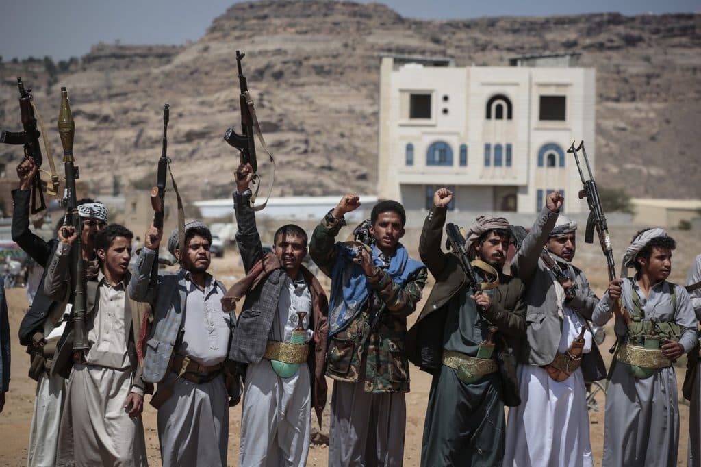 Arabia Saudită a interceptat drone și o rachetă balistică lansate de rebelii Houthi