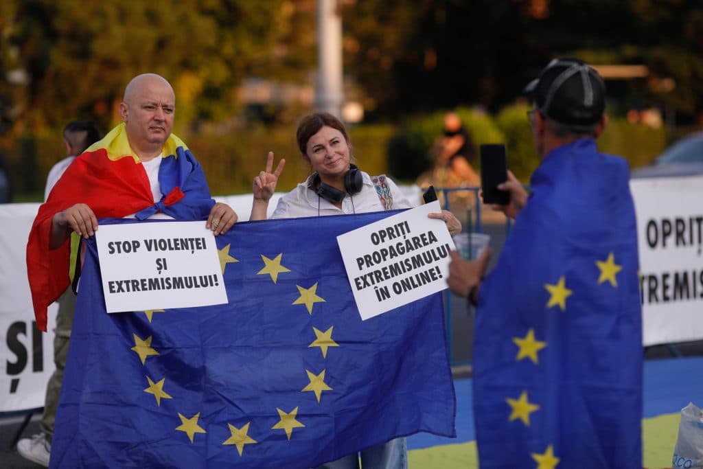 Zeci de participanți la manifestația din Capitală cer stoparea extremismului online