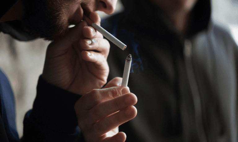 Bandele criminale folosesc inteligența artificială pentru fabrici ilegale de țigări