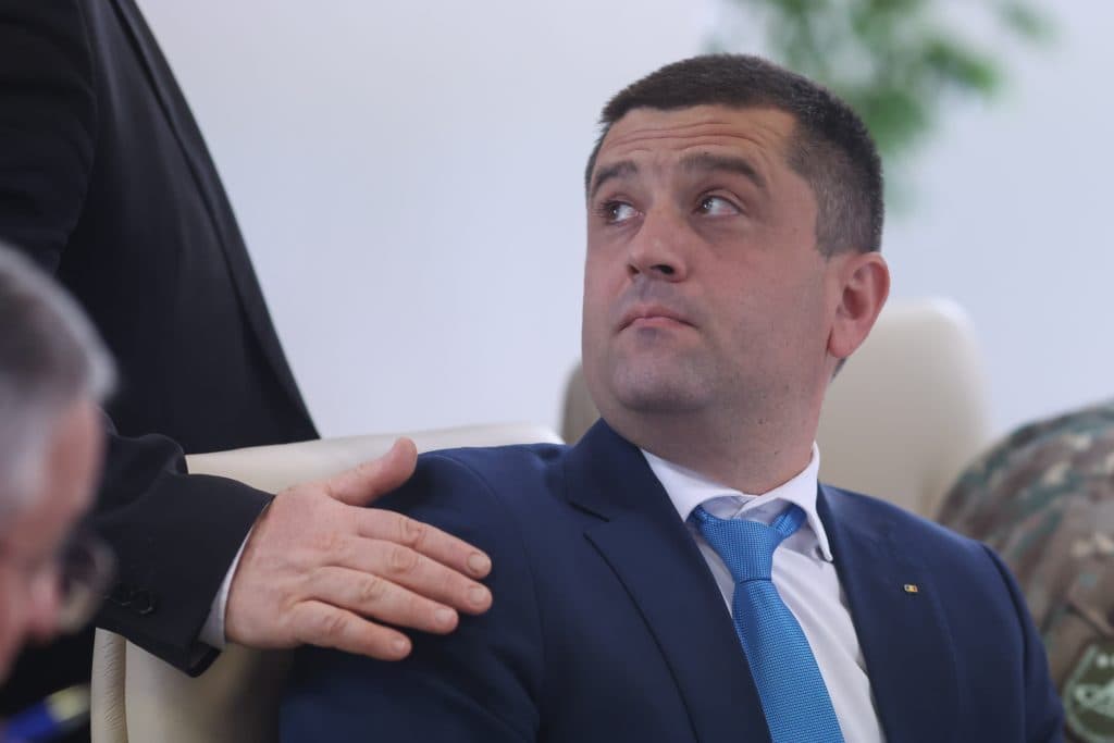 Explicațiile MApN despre prezența militarilor la audierea lui Radu Miruță
