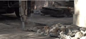 Mii de elevi învață online din cauza școlilor în șantier