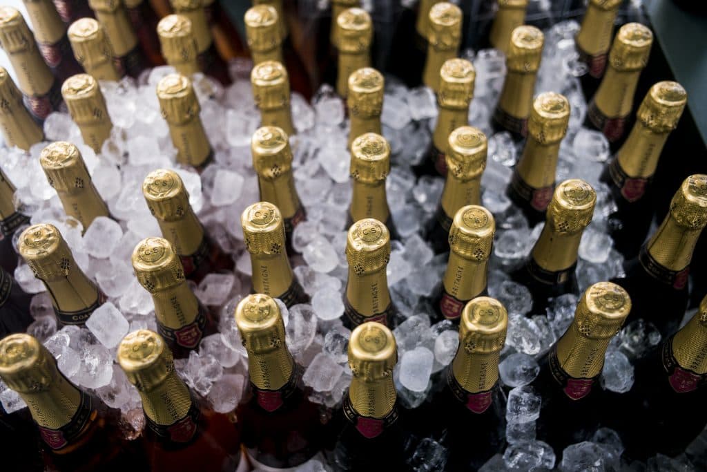 Franța permite creșterea limitei de alcool în șampanie din cauza căldurii extreme