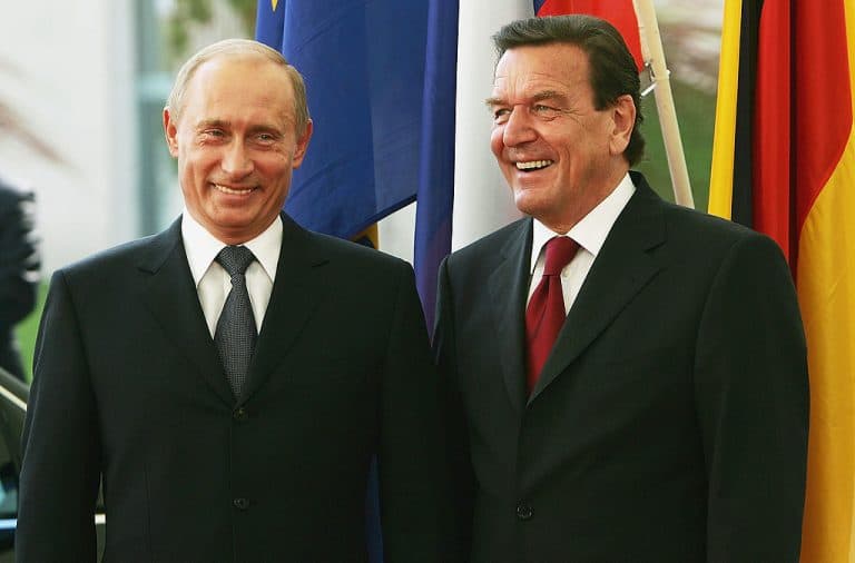 Vladimir Putin l-a primit pe Gerhard Schroeder de ziua sa