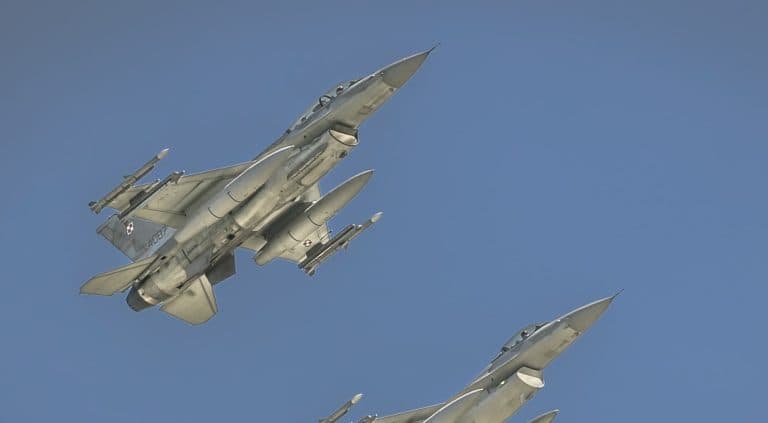 Polonia își mobilizează avioanele militare din cauza atacurilor ruse asupra Ucrainei