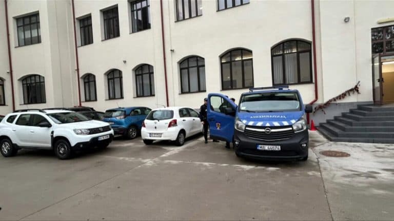 Un elev înjunghiat de un coleg la un liceu din Pitești