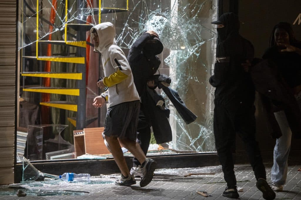 Proteste false la Barcelona: mobilizare pe TikTok pentru jafuri