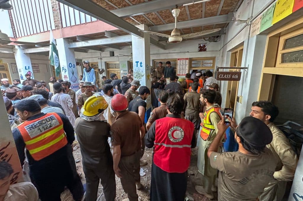 Tragedie în Pakistan: 29 de copii au murit după prăbușirea acoperișului unei școli