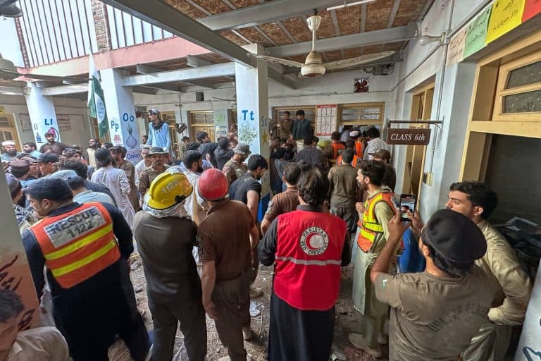 Tragedie în Pakistan: 29 de copii au murit după prăbușirea acoperișului unei școli