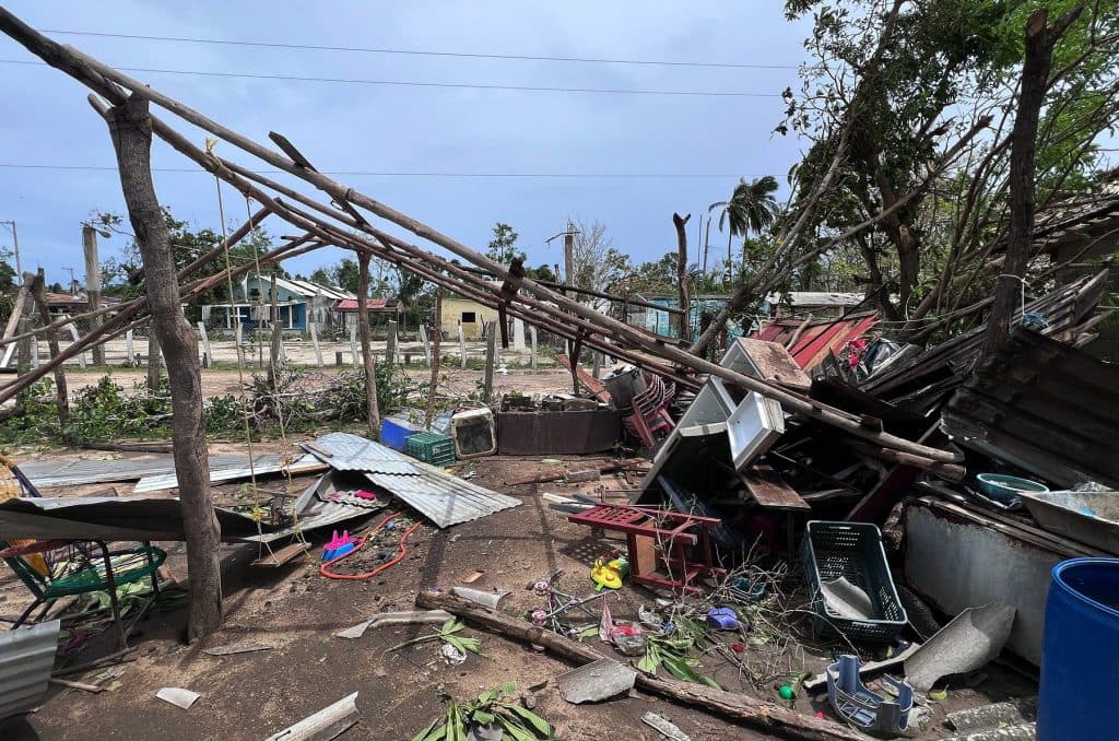 Uraganul Simon provoacă inundații devastatoare în vestul Mexicului