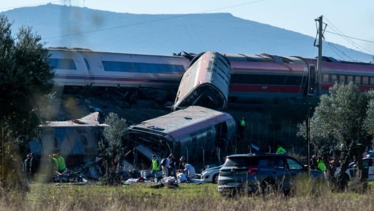 Furie și doliu în Spania după tragedia feroviară care a dus la 74 de morți