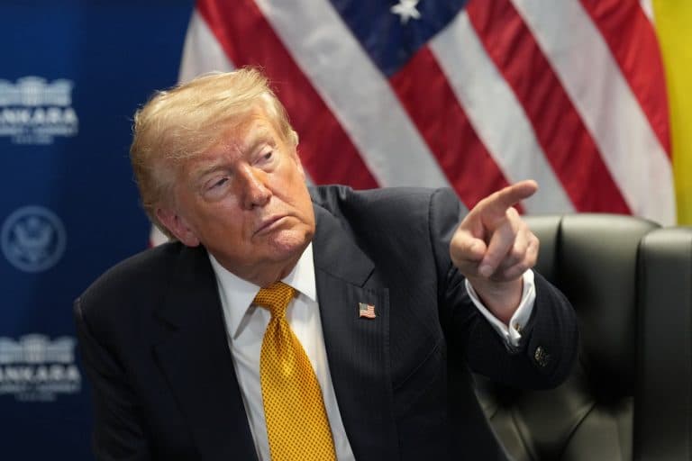Trump consideră că protestele din Franța sunt cauzate de islam și imigrarea necontrolată