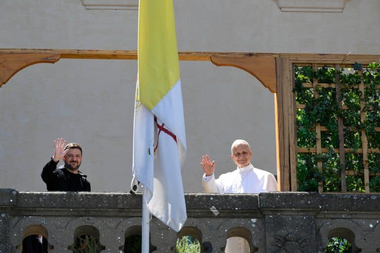 Papa Leon al XVI-lea îl contactează pe Zelenski pentru un armistițiu umanitar