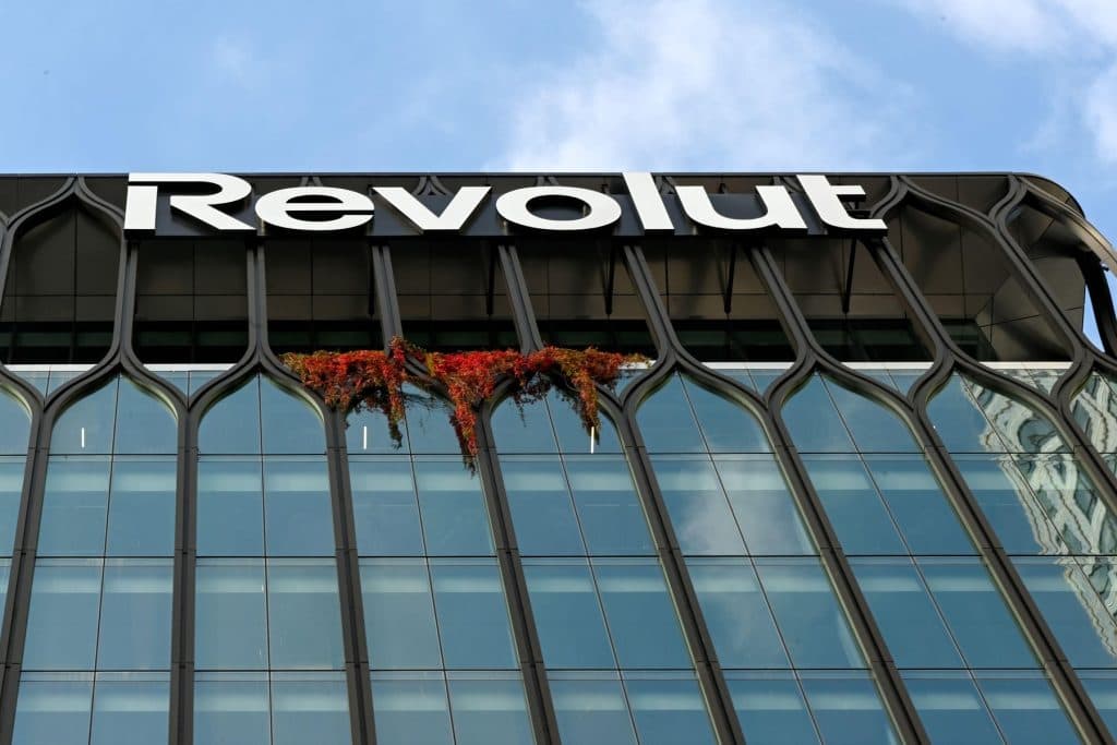Accesul la serviciile Revolut restricționat temporar pentru utilizatori