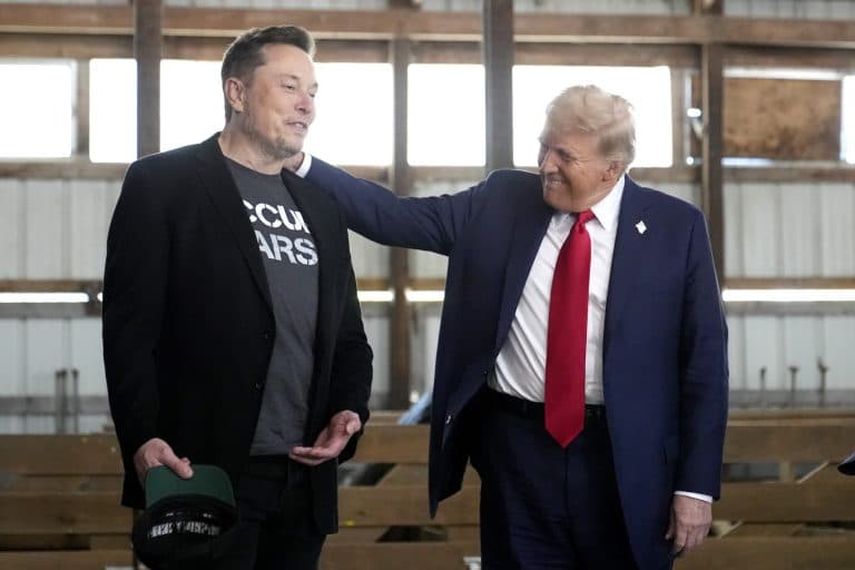 Musk acuză public pe Trump de haosul din Ucraina, deși surse susțin că el a inițiat restricțiile Starlink