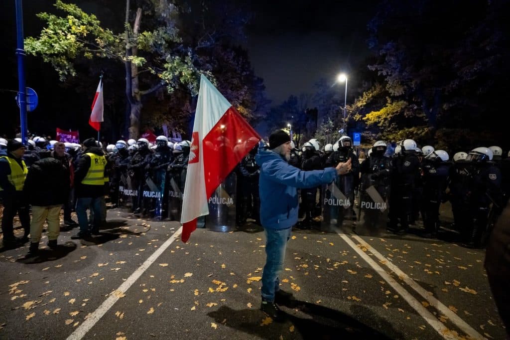 Tensiuni politice în Polonia: președintele Curții Constituționale suspendat, poliția mobilizată