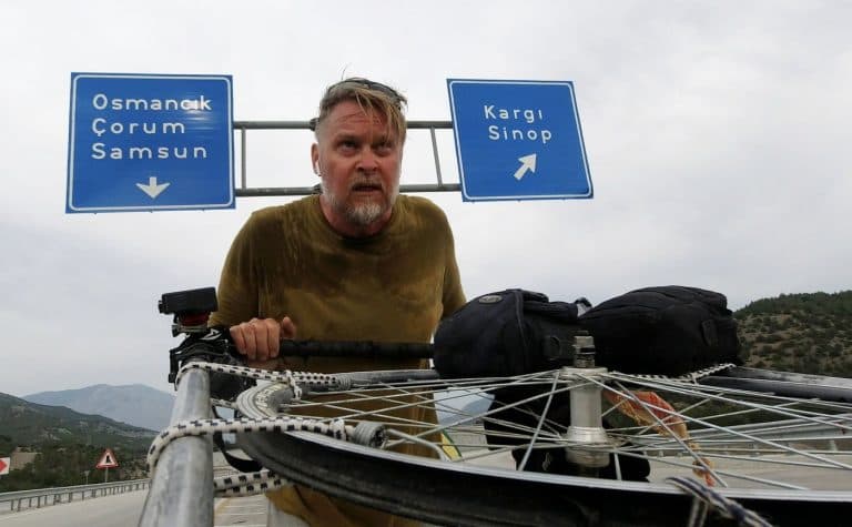 Karl Bushby, britanicul care a înconjurat lumea pe jos, s-a întors acasă după 28 de ani